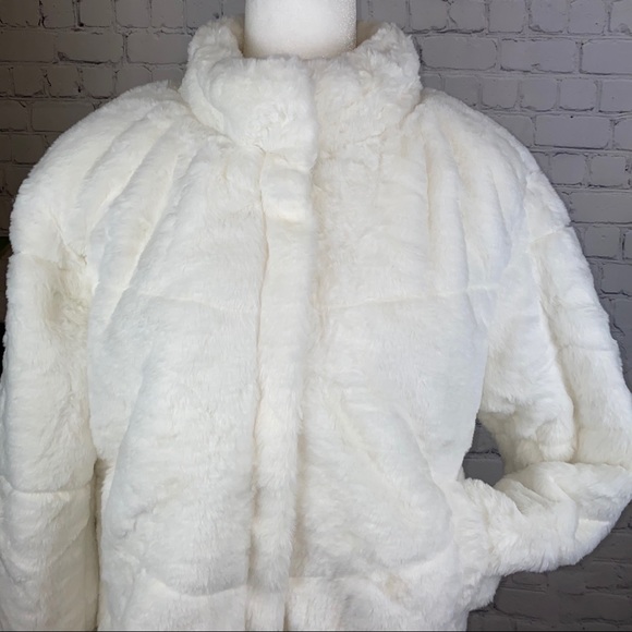 Faux Fur Ivory Full Zip With High Neck Jacket NWOT - Picture 3 of 4